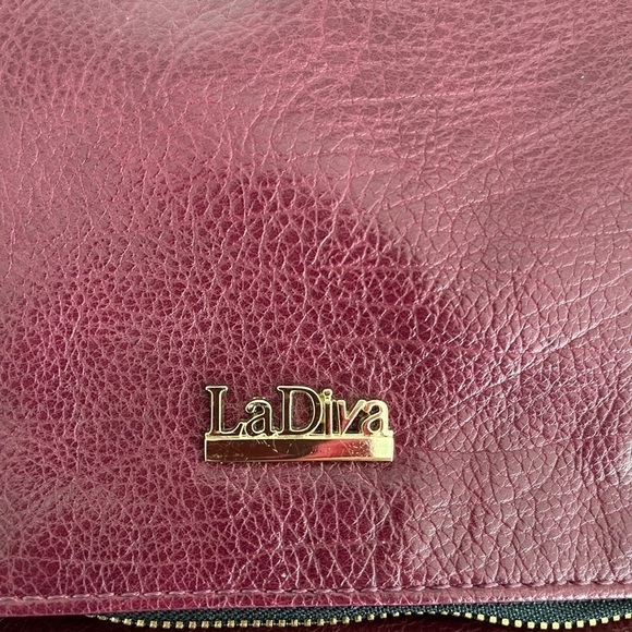 LA DIVA Burgundy Faux Leather Cross Body Bag Gold Hardware Converts to Clutch - Picture 11 of 16